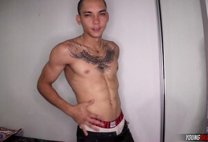 Tattooed Skinhead Works His XXL Cock