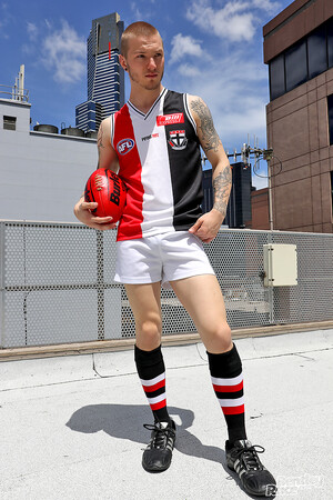 Showing off his big boner on the roof - Sarpa Van Rider is back