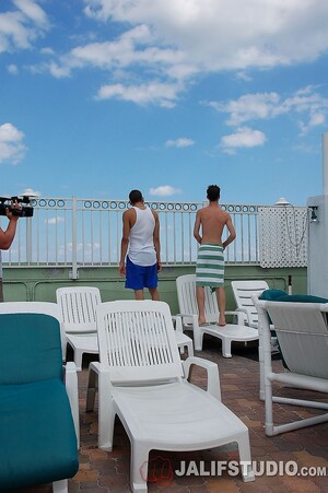 Sexy gay boyfriends Skyler Lee & Glacias Ice bang in the public pool