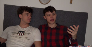 TWINK FINGERS CUM INTO ADORABLE BOYFRIEND